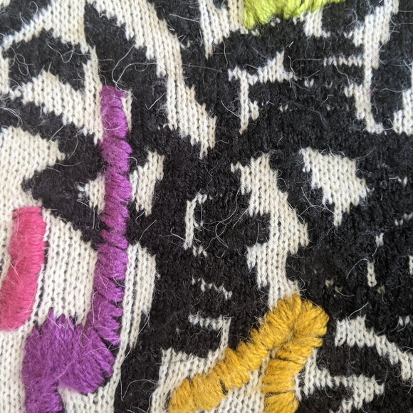 Graphic Vintage Sweater - Picture 5 of 8